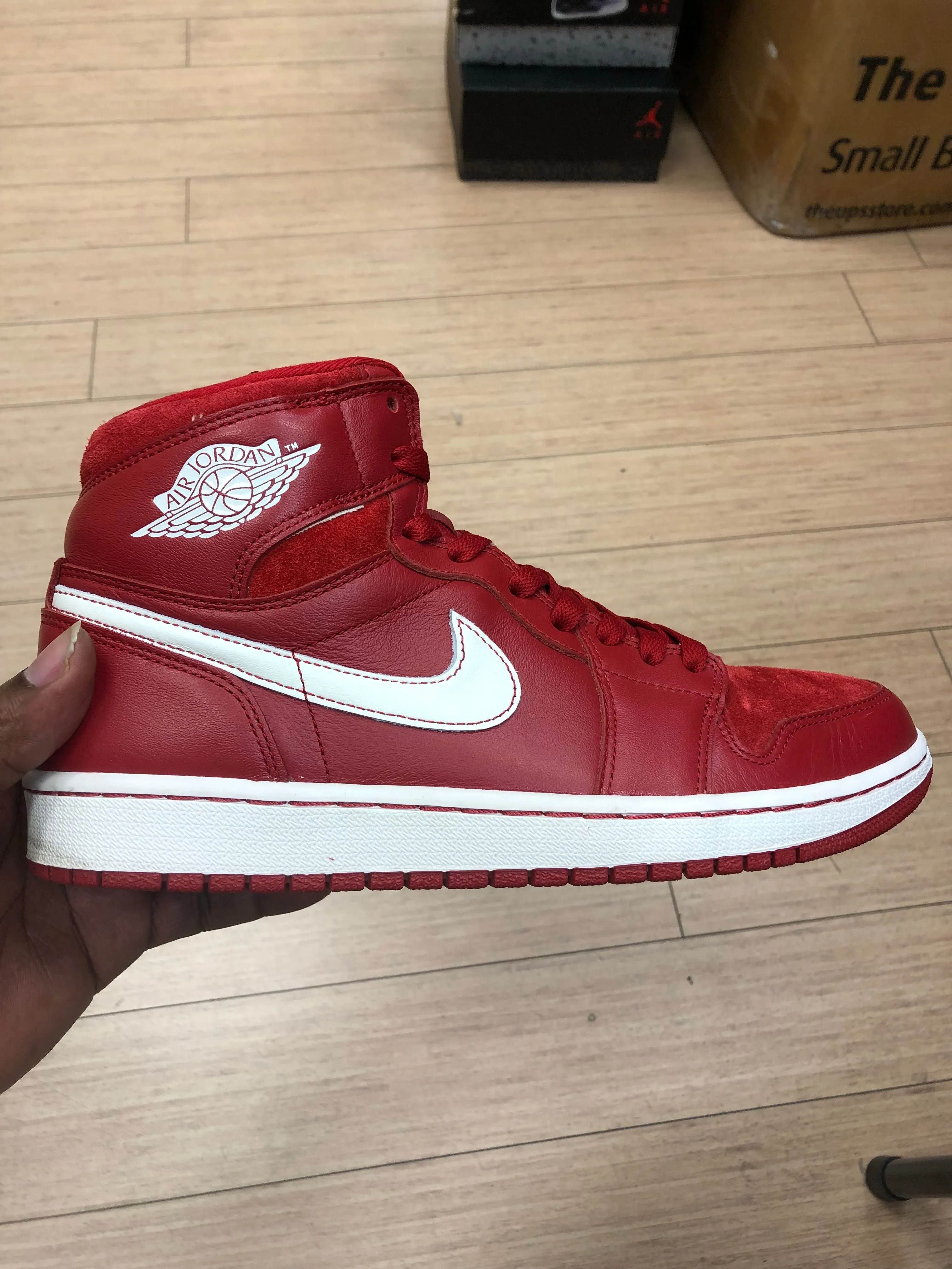 PRE-OWNED Air Jordan 1 Retro "Gym Red"